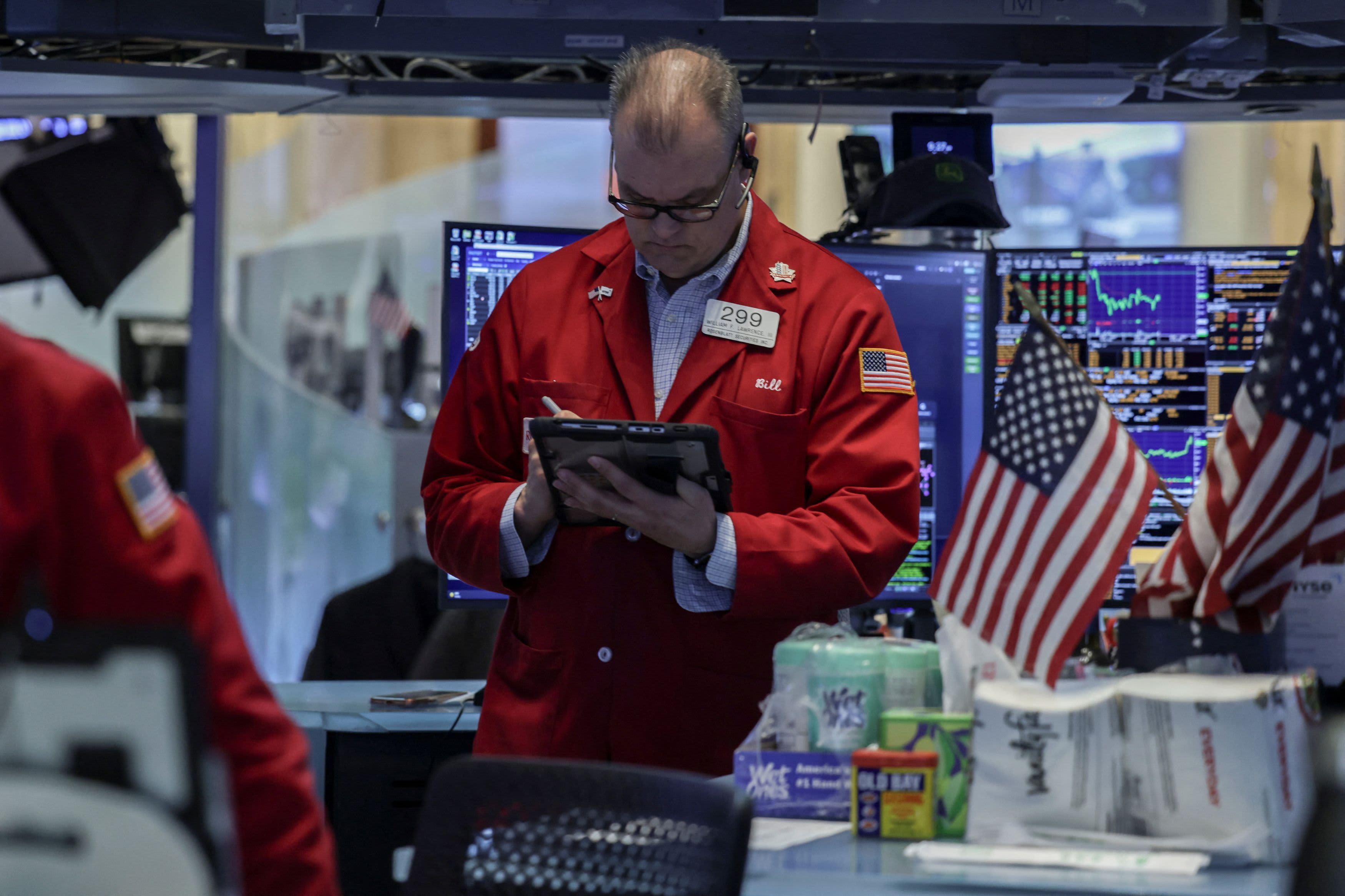 Treasury Yields Fall as Investors Await Warsh's Jackson Hole Keynote