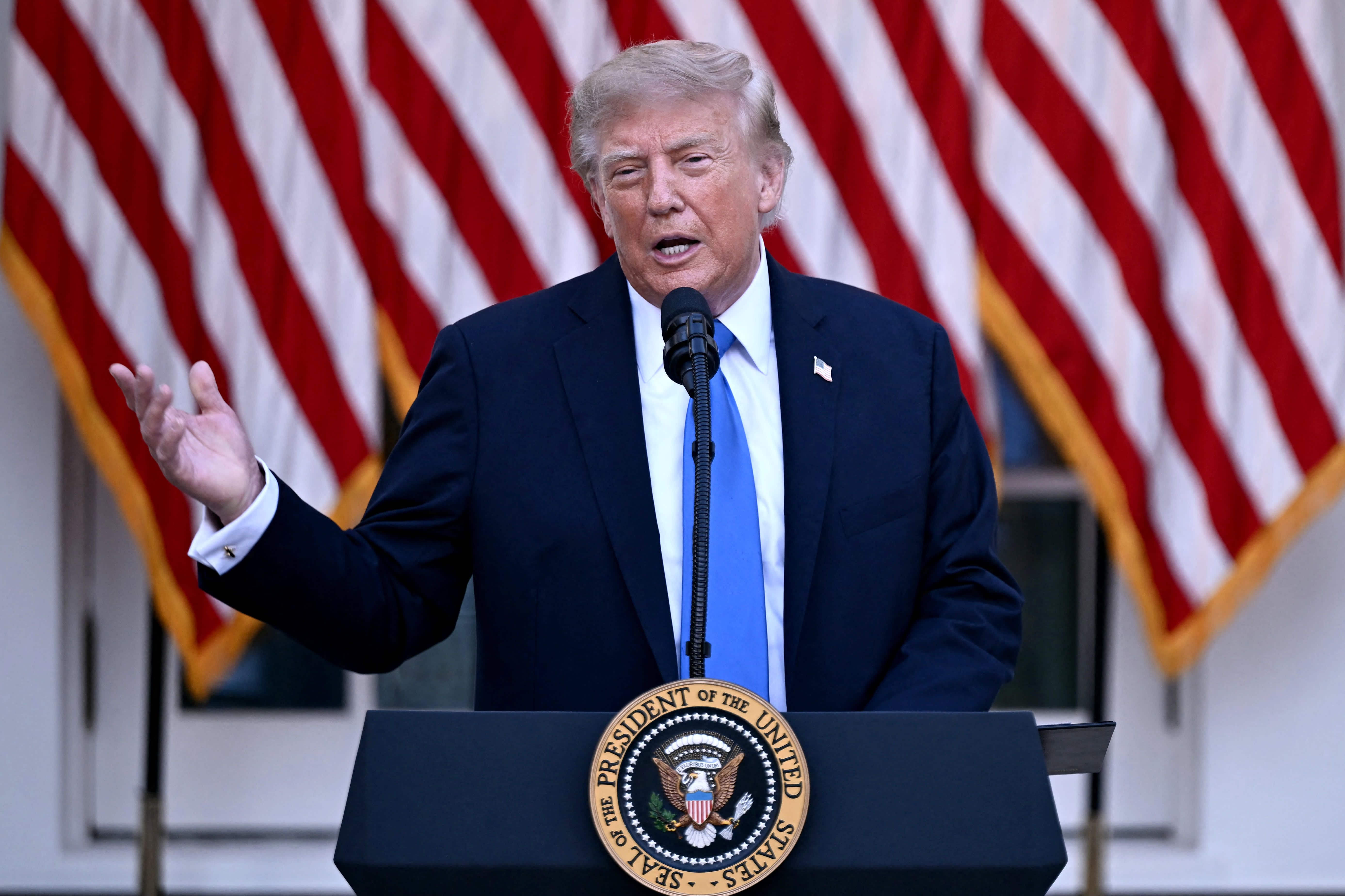 Trump Threatens to End Trade With Deficit Countries Unless Fed Cuts Rates