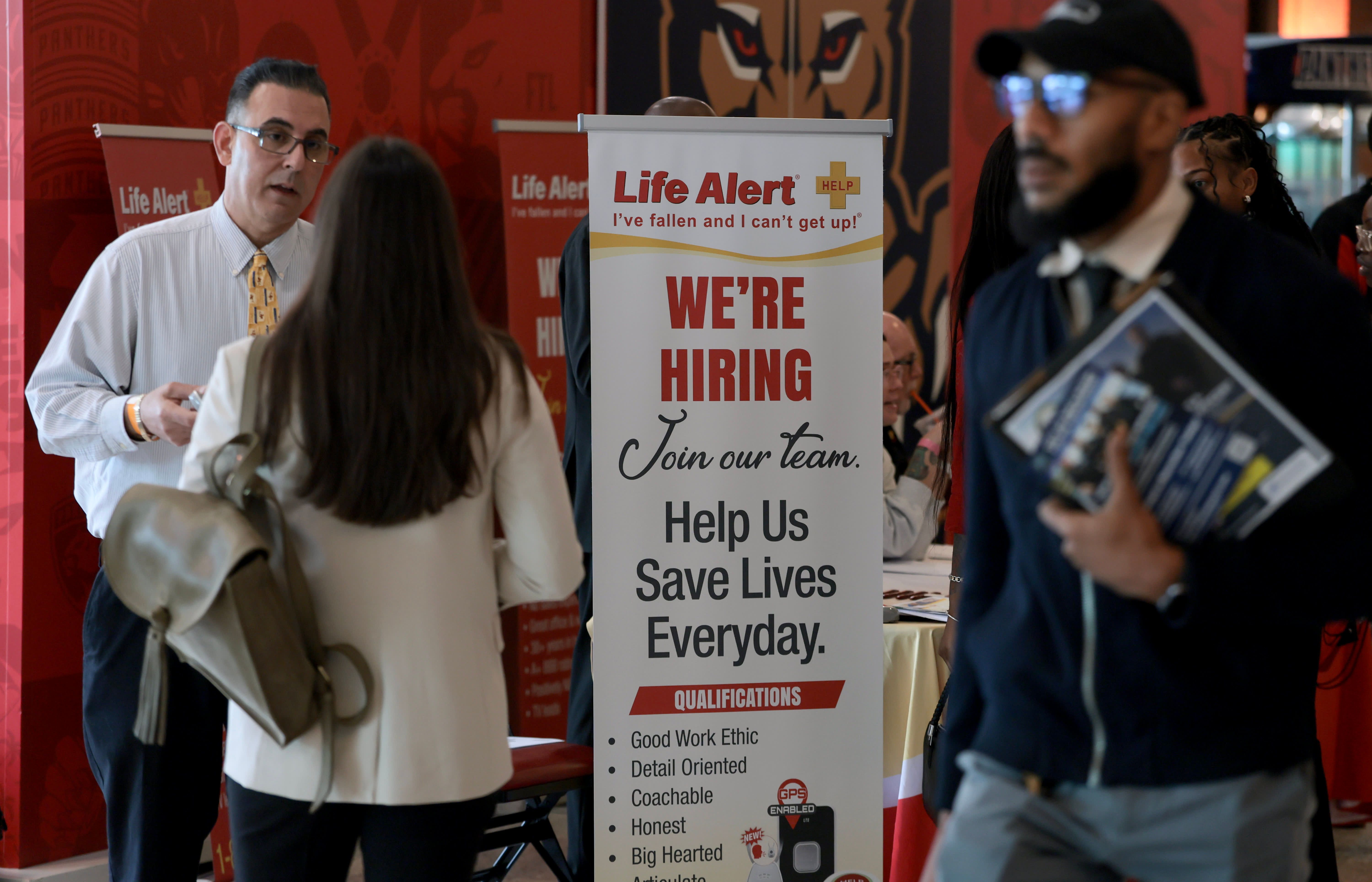US Payrolls Rise Just 29,000 in September as Unemployment Climbs to 4.2%