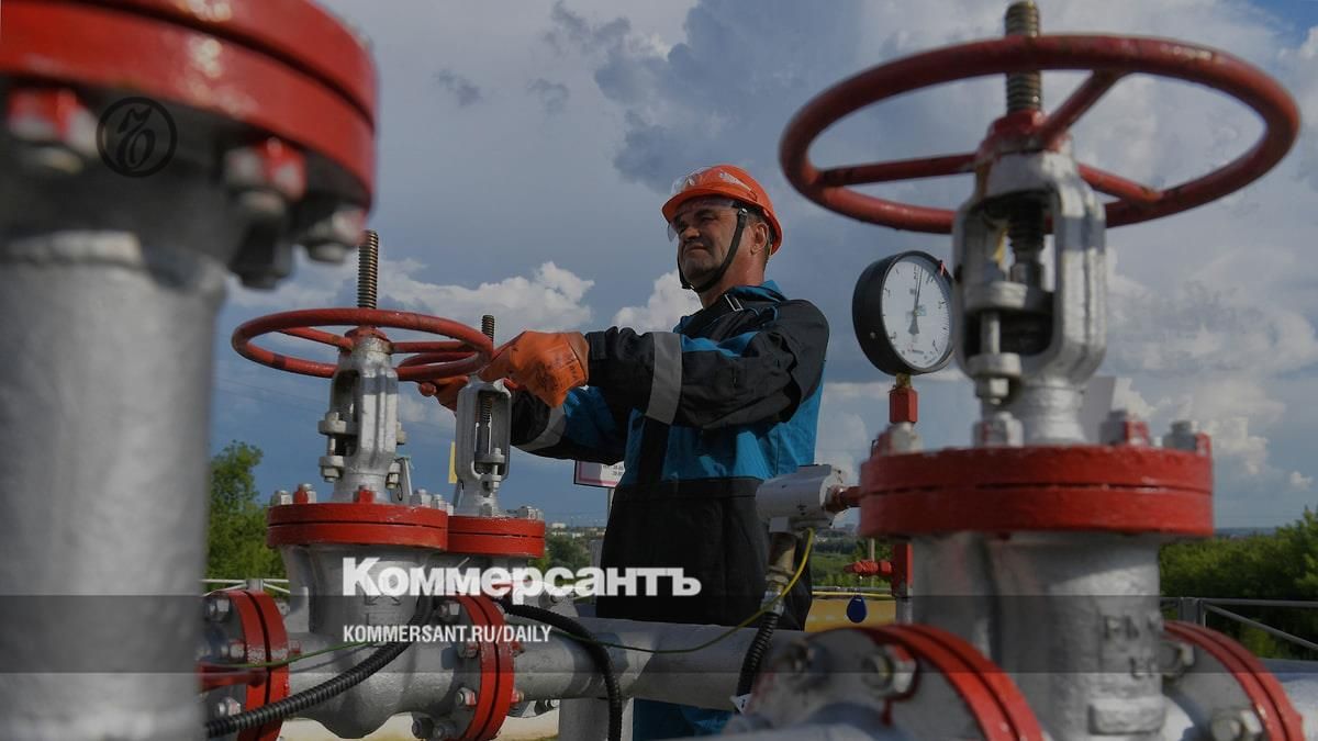 Нефтегазовые доходы бюджета РФ в августе упали вдвое, до 424 млрд руб.
