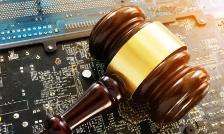 Crypto Legislation Stalemate Pushes SEC, CFTC to Set Policy by Rulemaking