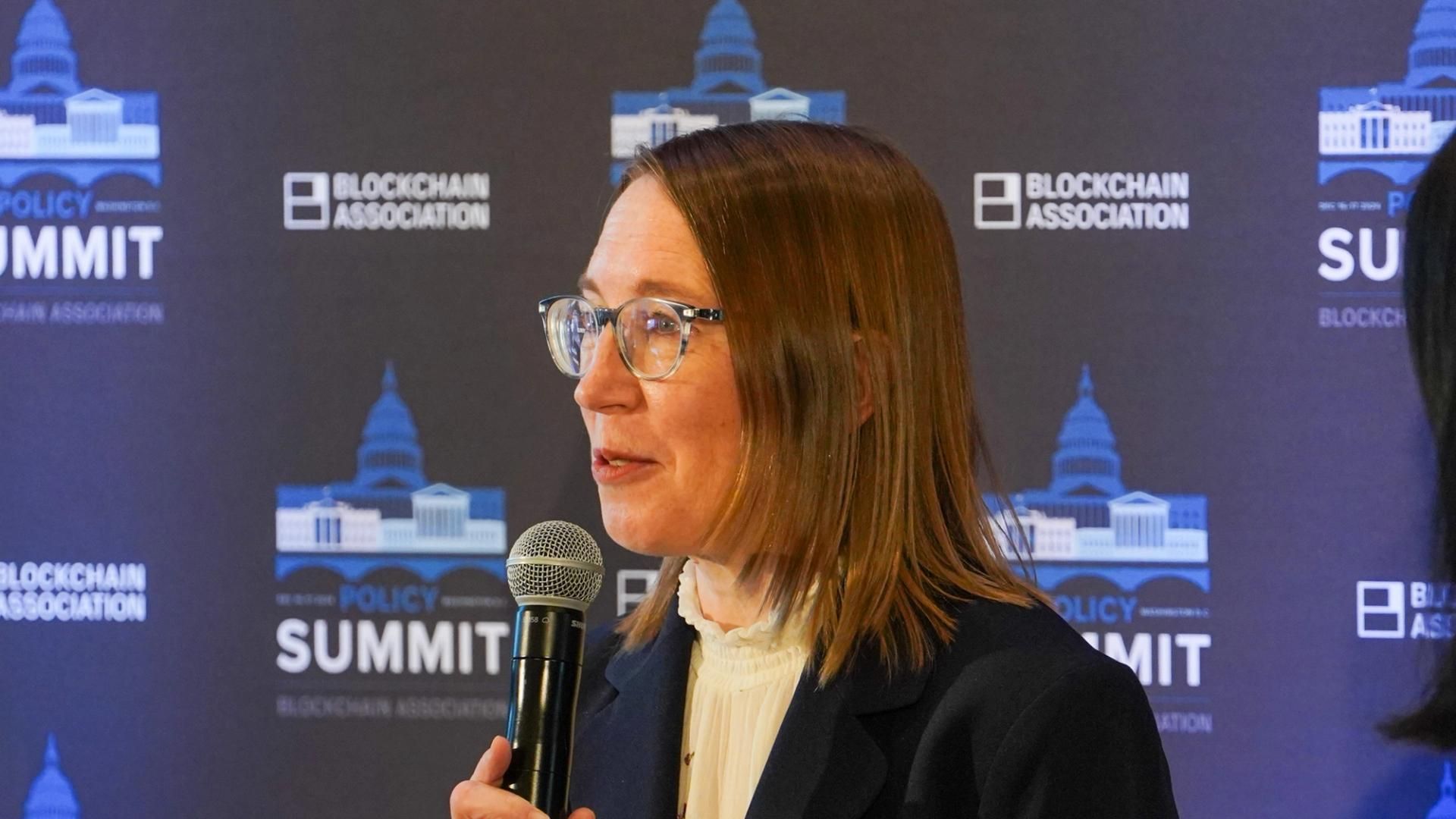 SEC Commissioner Hester Peirce, "Crypto Mom," to Leave Agency October 2