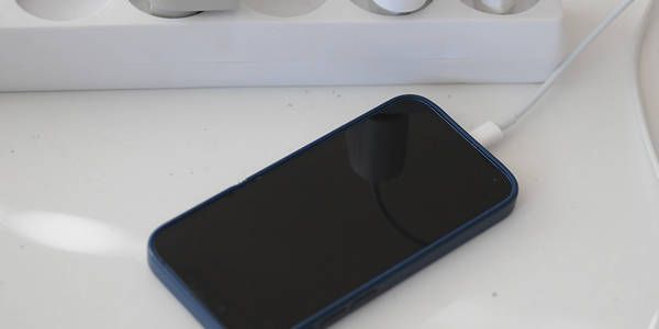 Apple не пропускает в App Store банковские приложения с цифровым рублём